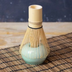 Kusenaoshi support fouet Matcha – Aromandise Aromandise  dans votre magasin bio en ligne Etiketbio.eu Kusenaoshi support fouet Matcha – Aromandise Aromandise  dans votre magasin bio en ligne Etiketbio.eu