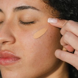 Crème solaire teintée nude SPF50+ bio - Alphanova Alphanova  dans votre magasin bio en ligne Etiketbio.eu