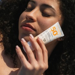 Crème solaire sensitive SPF50+ bio 50g - Alphanova Alphanova  dans votre magasin bio en ligne Etiketbio.eu